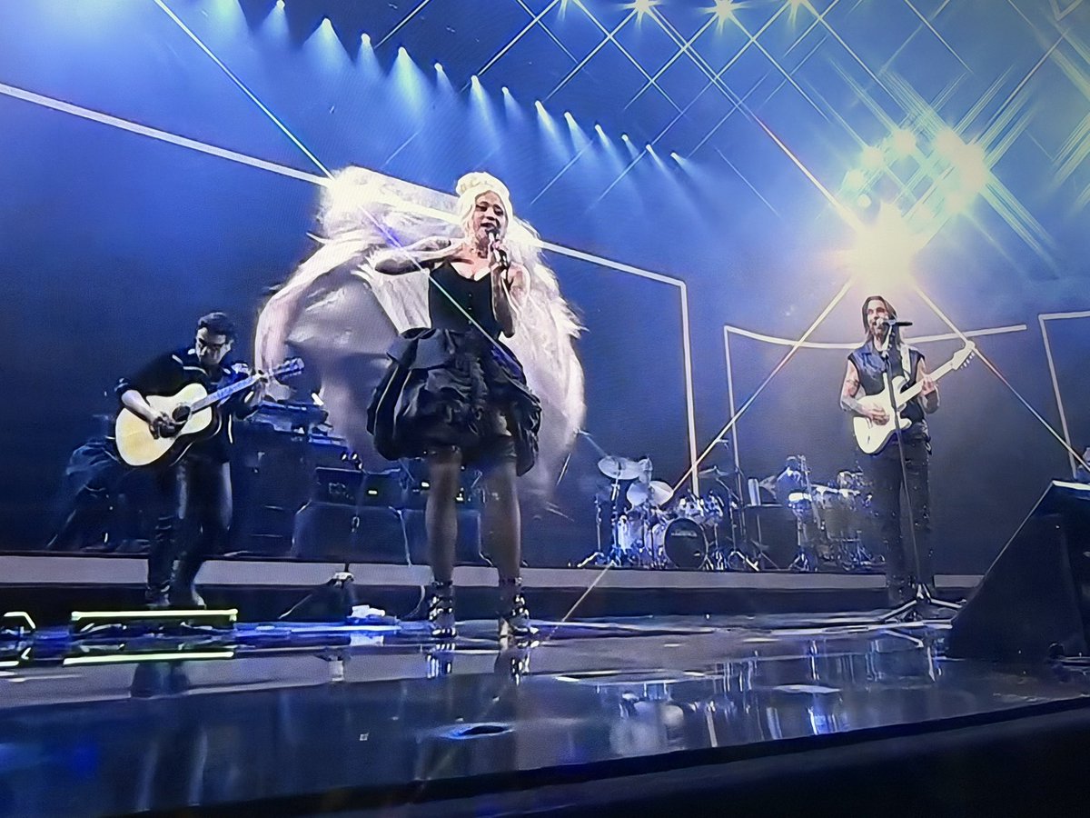 Mon Laferte aparece en la presentación de #Juanes 

#VinaDelMar2026 
#Viña2026