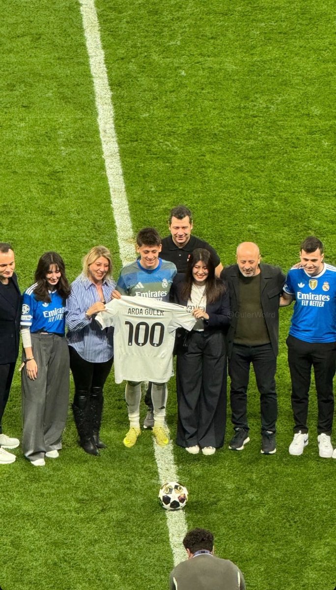 GulerWorld's tweet photo. Arda Güler with his family🥳🎂💯 https://t.co/ELvI0gKXat