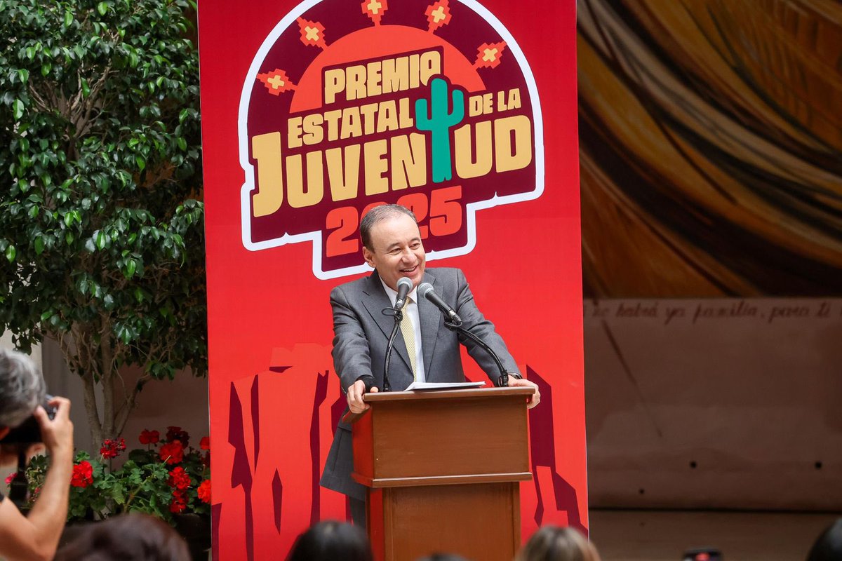 gradillasrob's tweet photo. Gracias a las gestiones y a la visión de nuestro Gobernador @AlfonsoDurazo, hoy Sonora impulsa, apoya y cree en sus juventudes, reconociendo la importancia de fomentar su talento, sus sueños y sus ganas de construir un Sonora de oportunidades 👏🏼

Creo firmemente en que las juventudes no solo son el motor para fortalecer el presente, sino que también construyen un futuro más justo, próspero y auténtico, por ello, mi admiración y respeto 🫱🏽‍🫲🏻