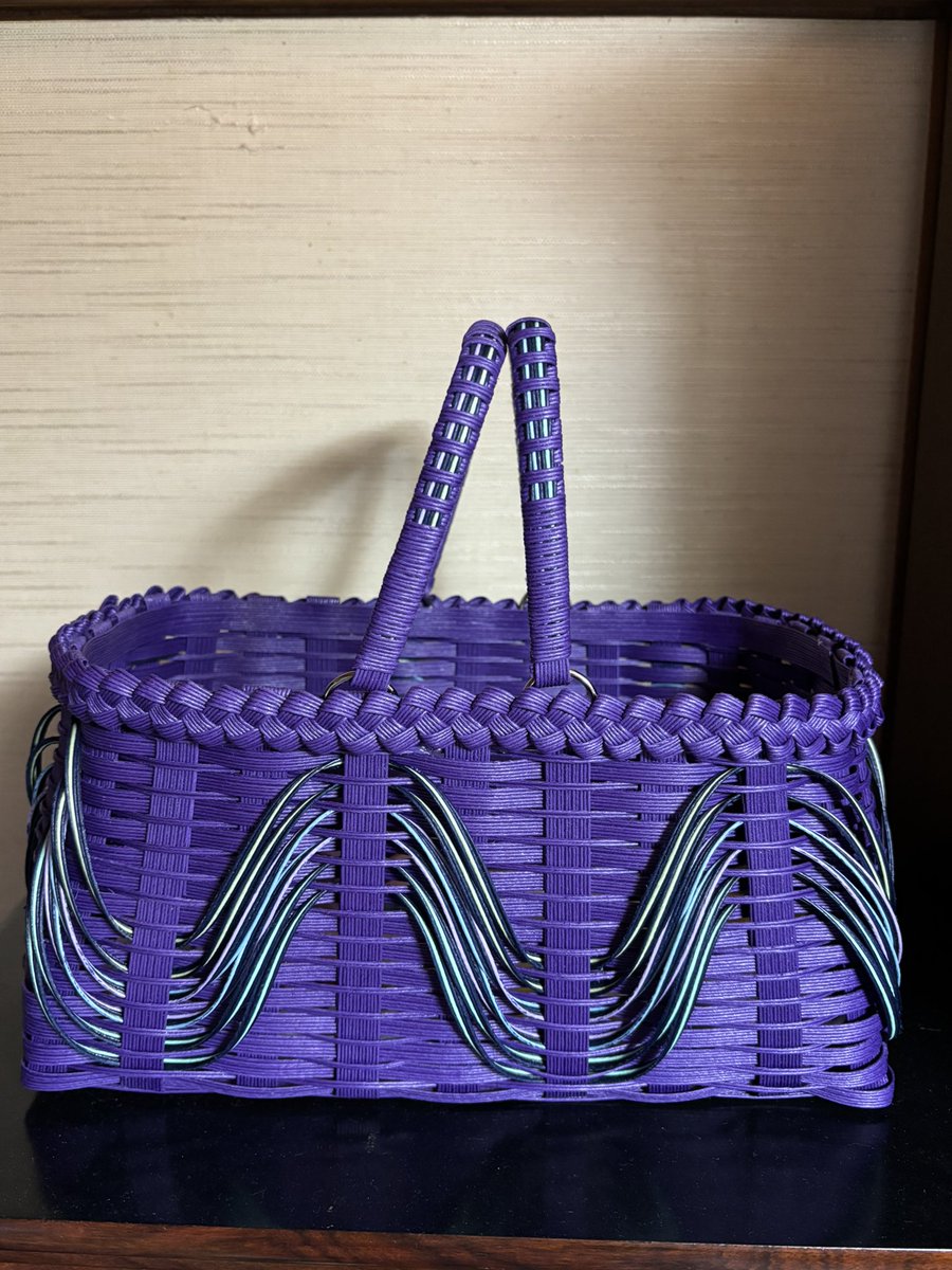ArkReiko's tweet photo. 昨日、出来上がったクラフトバンドのカゴバック🧺
模様編みや、鱗編みが学べました😊👌 https://t.co/wMrGoAJ5Se
