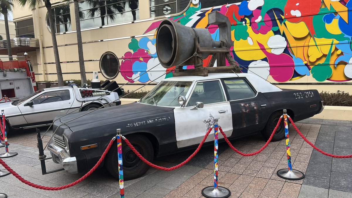 ブルースブラザーズの車、過去にパークにあった車とは別に見えますね...
調べる限り、昔のよりこれの方が再現度は高いっぽい？
#USJ #USJファン #DiscoverU