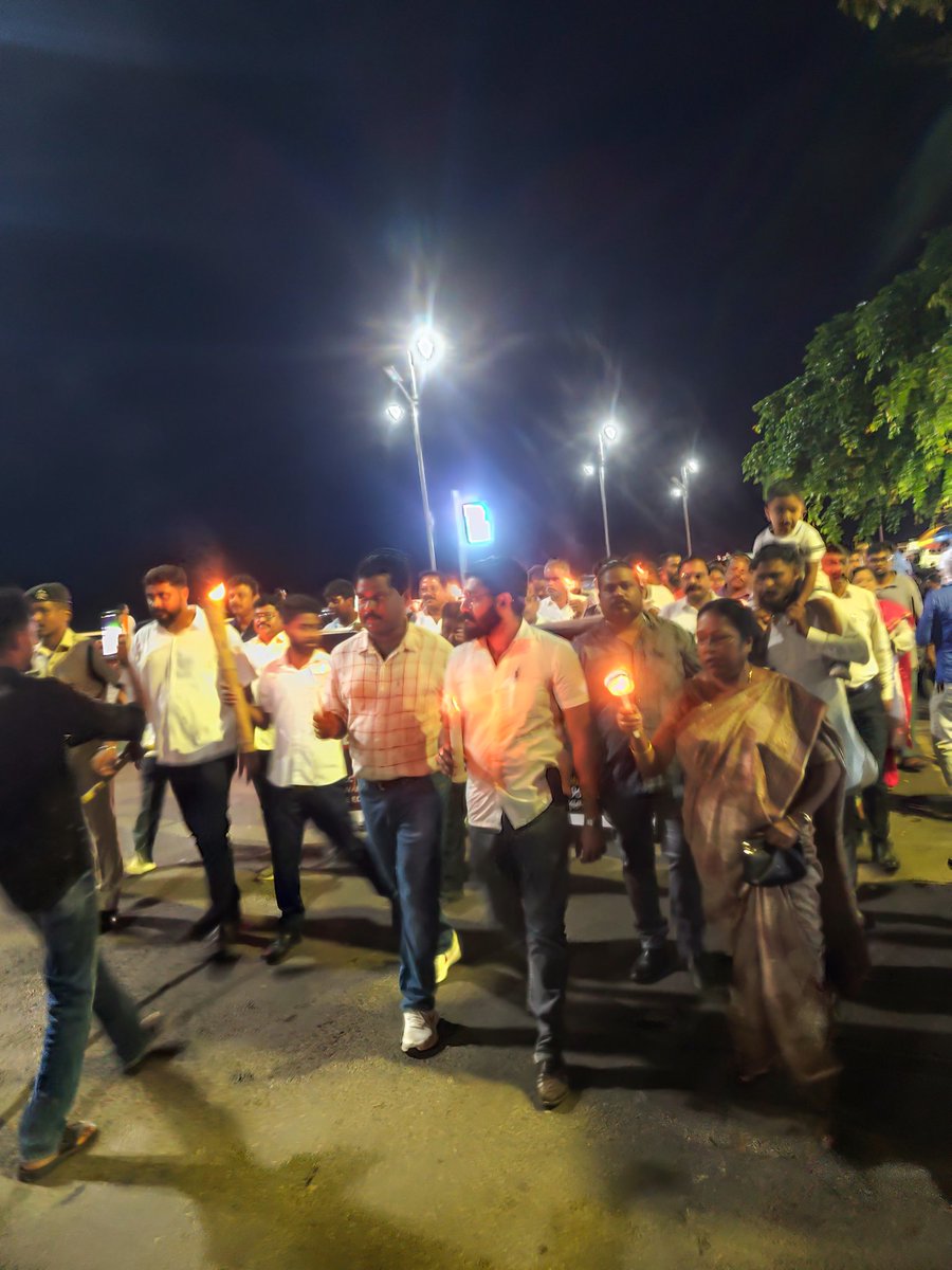 ImSiddhanth_'s tweet photo. Led a peaceful Mass Candle March under the banner of JAF from Flag Point to Tiranga Park, Sri Vijaya Puram, standing united with the students of Andaman &amp; Nicobar Islands against the proposed  NSCBIHL Deemed University.

#NoDeemedUniversityinAndaman https://t.co/1kTiBKbt80