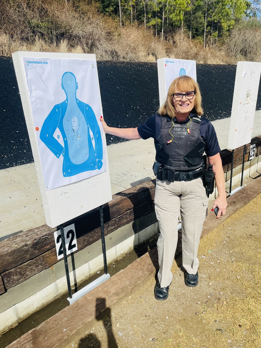Brandon_Orl's tweet photo. Well that’s a wrap! Last official firearms qualification with this gem, Mary Huggins, as she enters into retirement within the next year! 👮👮‍♂️🚔🚓🔫 Woohoo!!! https://t.co/sXqsBnhgYL
