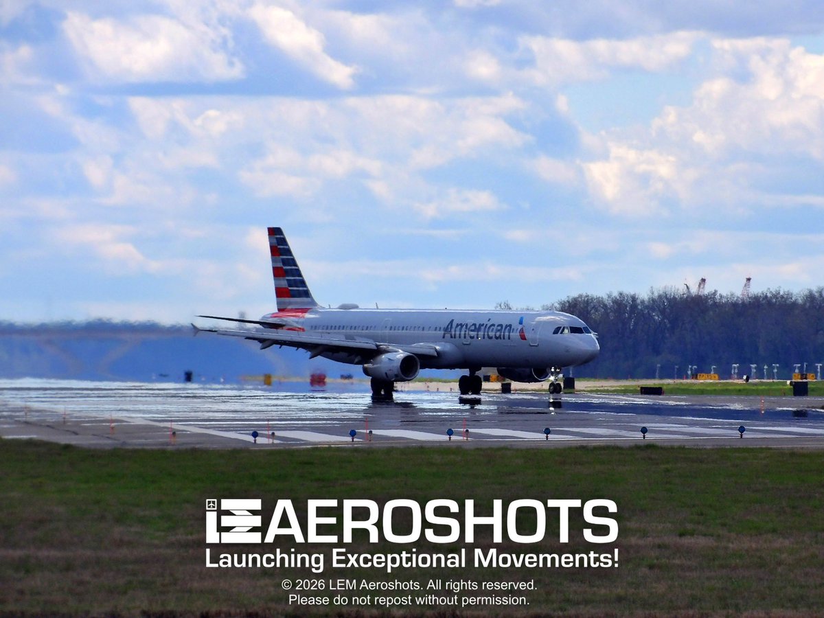 LEMAeroshots's tweet image. We got a big one coming in! -LEM 🤩🙌🏻

✈️ @AmericanAir @Airbus #A321 🔄 US Airways 🌐 @TravelOneWorld 🎨 Flag and Flight Livery 🔢 #N980UY 📍 DCA (@Reagan_Airport) 🛬 Runway 1 🗓️ April 4, 2024 📸 @Kodak @KodakPIXPRO AZ528

#LEMAeroshots #FlyReagan #American #AirbusA321 #TeamMWAA