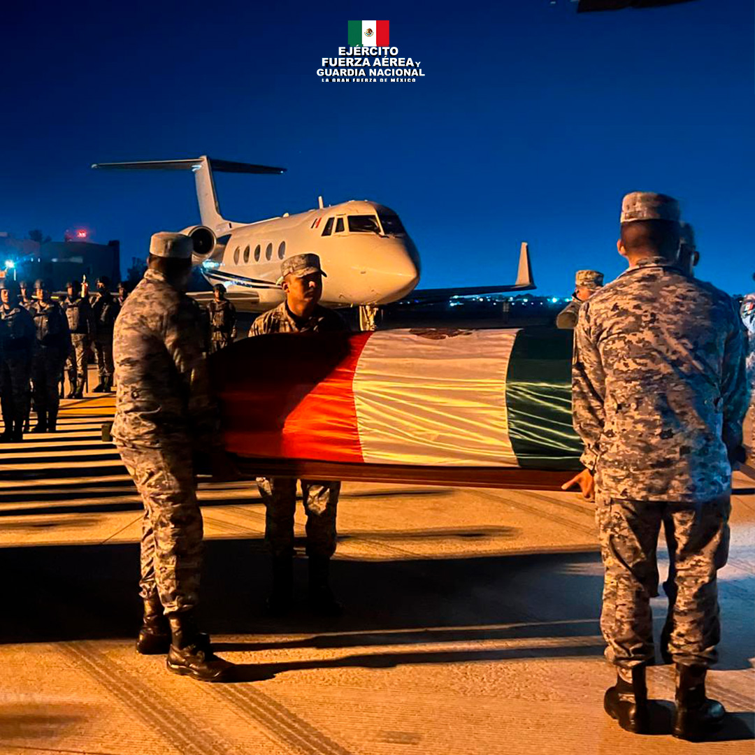 ¡Gracias, héroes mexicanos!

La tarde de este 25 de febrero de 2026, en las instalaciones de la Base Aérea Militar No. 5, con sede en Zapopan, Jal., personal de la Secretaría de la Defensa Nacional realizó una Ceremonia de Honores Fúnebres a los compañeros que lamentablemente