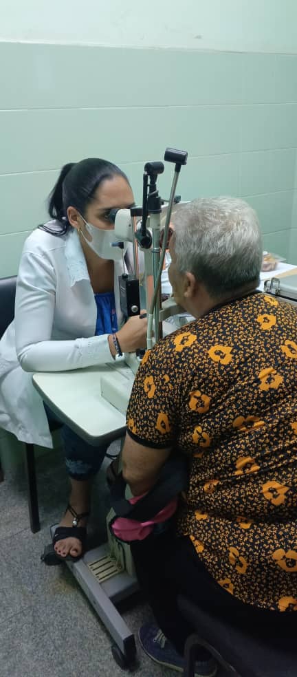 cubacooperaven's tweet image. ¡Orgullo cubano en #Carabobo! 🇨🇺🇻🇪

En el CDI "Dr. César Pipo Arteaga", la salud no se detiene: 👣 Pie Diabético (Lic. Yusel y Olga) 👁️ Oftalmología (Dra. Lisbet) 💪 Rehabilitación (Lic. Yasel)
Escuchar un "¡Gracias, Cuba!" nos impulsa a seguir. ❤️🩺
#CubaCoopera #CubaPorLaVida