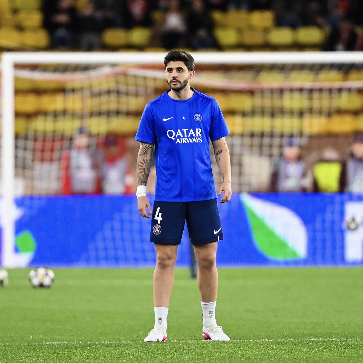 ActuFoot_'s tweet photo. 🚨 Au-delà de son niveau, Lucas Beraldo 🇧🇷 𝗽𝗿𝗲́𝗳𝗲̀𝗿𝗲 𝘀𝗲 "𝗳𝗿𝗶𝘁𝗲𝗿" 𝗮𝘃𝗲𝗰 𝘂𝗻 𝗷𝗲𝘂𝗻𝗲 𝗮𝘁𝘁𝗮𝗾𝘂𝗮𝗻𝘁 𝗱𝘂 𝗰𝗲𝗻𝘁𝗿𝗲 𝗮̀ 𝗹’𝗲𝗻𝘁𝗿𝗮𝗶̂𝗻𝗲𝗺𝗲𝗻𝘁, plutôt que de montrer qu’il peut être un candidat crédible en défense. 😬

De son côté, Illya Zabarnyi 🇺🇦 a trop peu montré depuis son arrivée pour être une alternative à la charnière Marquinhos-Pacho.

🗞️ @lequipe