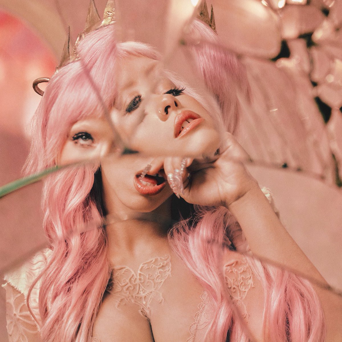 MMPage_'s tweet photo. SAIU! "DISNEY PRINCESS” lançou! sendo assim seu segundo single do seu novo álbum "HADES". ❤️‍🔥

— Qual nota dão para DISNEY PRINCESS?
https://t.co/nNb17rvABz https://t.co/f0ZAJ6AIHJ
