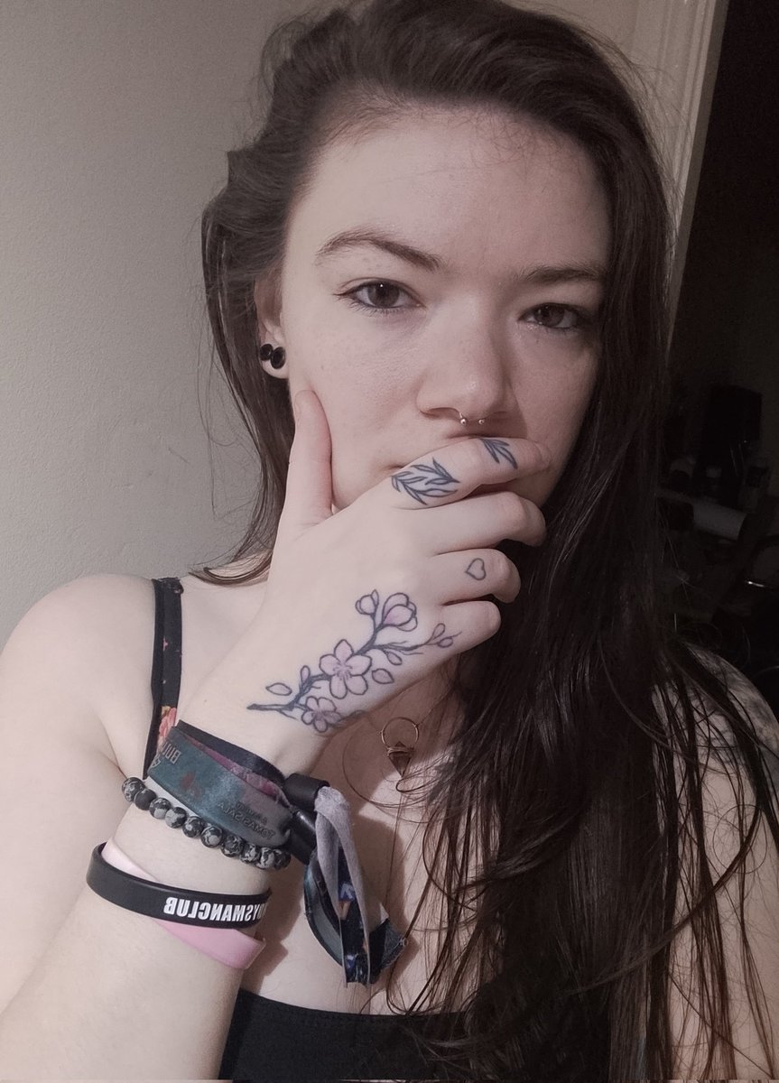 Ember | Little streaming bean 🫘 tweet media