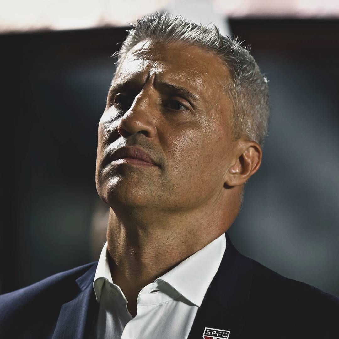 R10Score's tweet photo. O São Paulo é o 3° clube com mais vitórias (15) no Brasileirão desde o retorno de Hernán Crespo. 🇪🇬👏🏼 https://t.co/fPTtBRuh8e