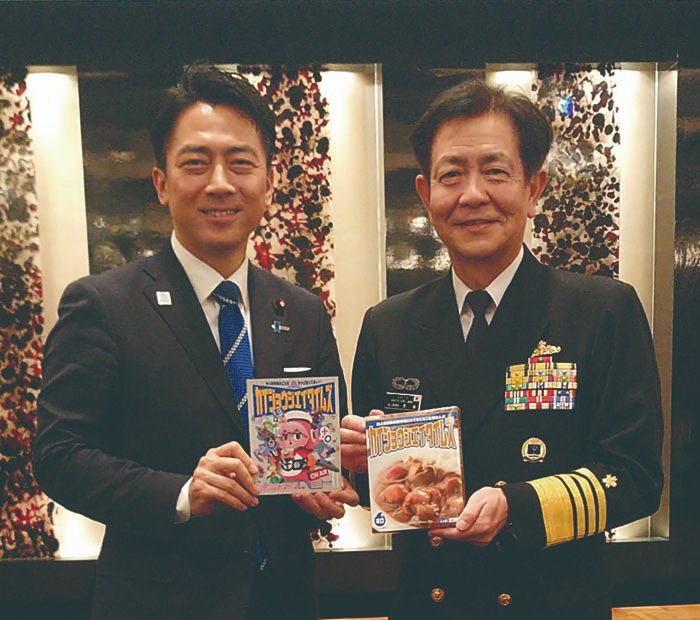 JMSDF_PAO's tweet photo. 海上自衛隊採用広報アンバサダー #カイジョウジエイ鯛 くん���す🐟🐠
僕が作った #カイジョウジエイタイムズ を海上幕僚長から小泉防衛大臣に紹介してもらったよ🔊‼

#海上自衛隊 https://t.co/CWpfmZGzBU