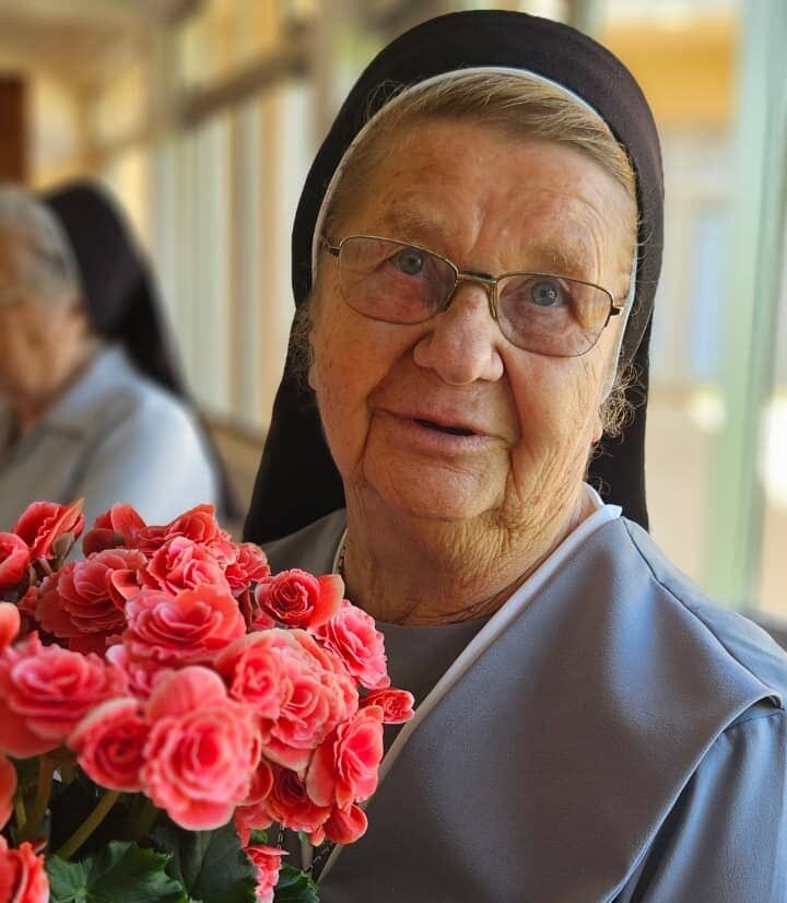 Ukrainian Catholic nun Nadia Gavanski, 82, was killed in Brazil by an unknown man who entered the convent where she lived.

Info: UOJ