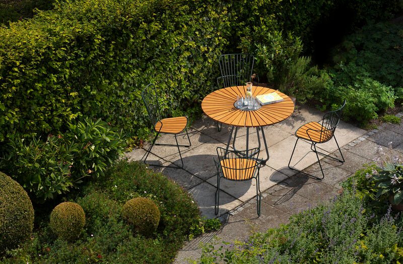 fronterafurn's tweet photo. The Paon Collection from Houe is light Scandinavian in its design but with a touch of French Victorian romance. Made in powder coated steel with bamboo lamellas, the PAON chair has a seating comfort which you would not expect from a metal chair!

https://t.co/IUmW4bViMy https://t.co/ud95wiGenm