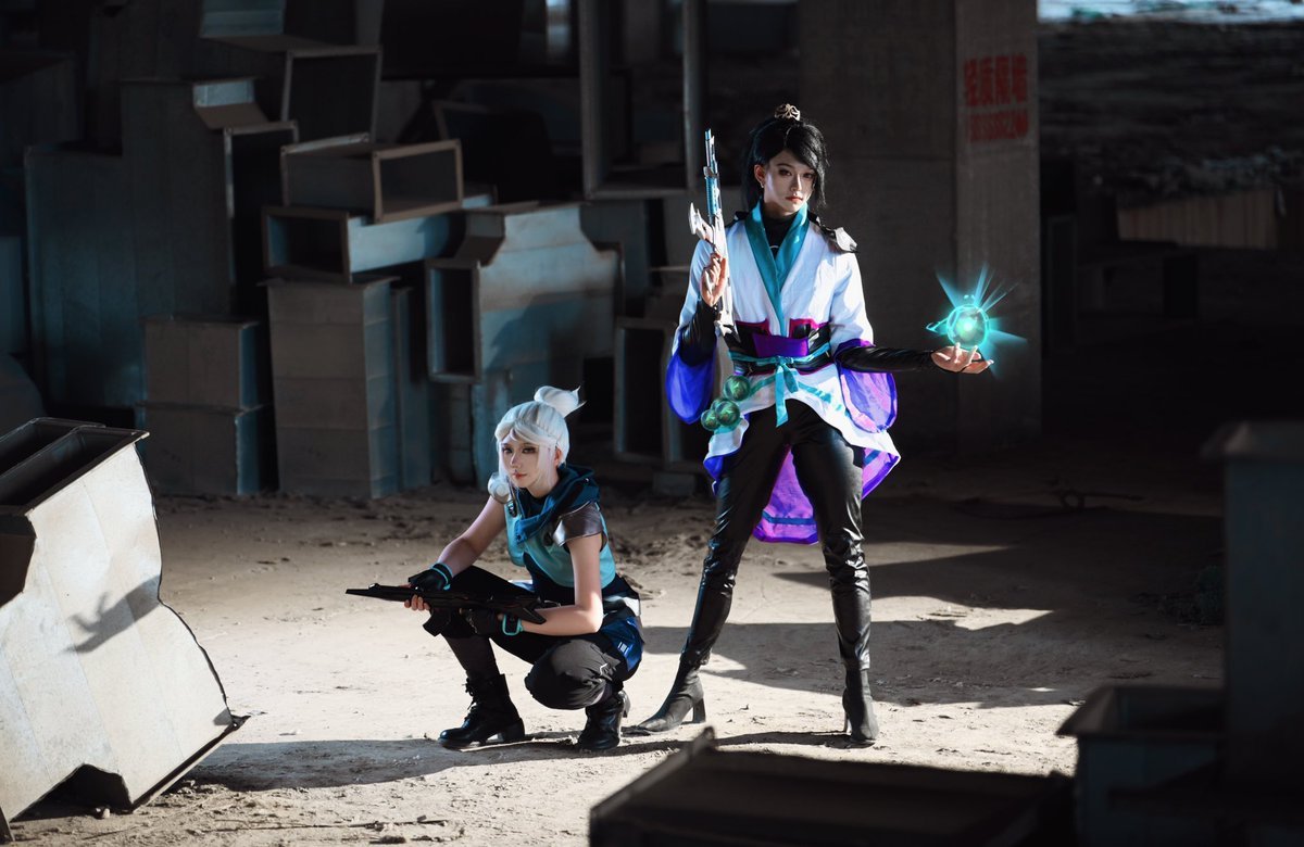 wendi0424's tweet photo. #VALORANT #Sage #Jett #cosplay 

“对了贤者，你准备什么时候教我复活别人？”

“嗯…？”
“……捷风你，源晶不是这么用的” https://t.co/rntMN99ba2