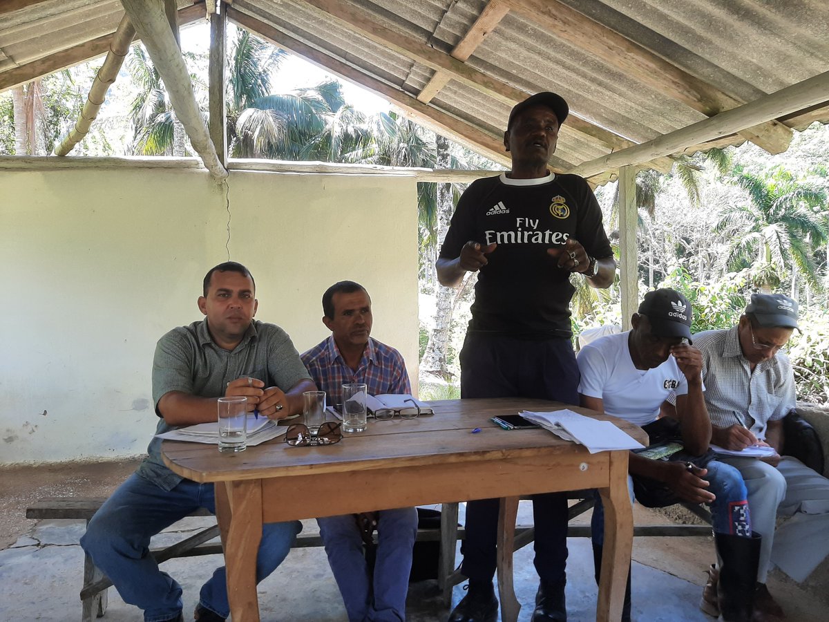 Liuber2's tweet photo. Se realiza con éxito la reunión de asociados de la CCS José Fernández de la Comunidad de Arroyón, lugar propicio de buen debate en la búsqueda de soluciones a los diferentes problemas.
#TercerFrente 
#SantiagodeCuba https://t.co/2A13AjVJIY