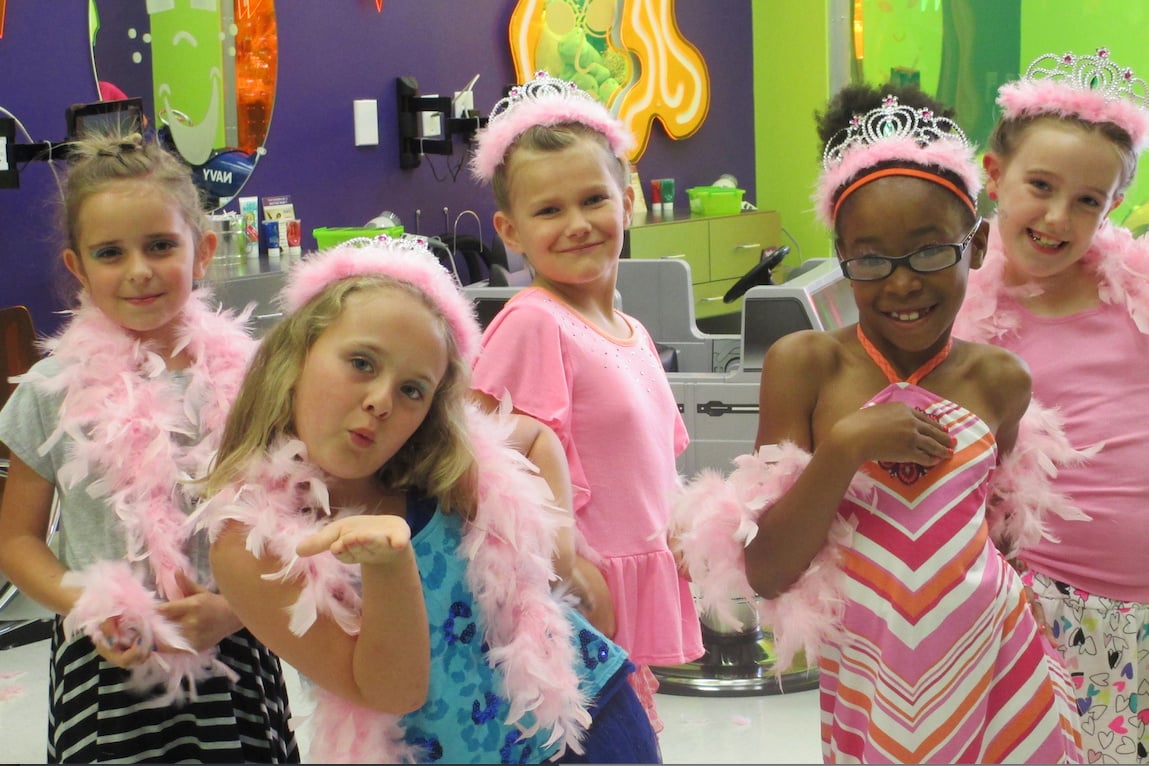 Sparkle, smiles, and serious confidence 💖
Diva Days are always a hit with Shear Madness kiddos. Spend some time getting sparkly and pampered with this unique mini-spa-day experience at special prices all month long!
Book Online ➡️ hubs.li/Q044LLXp0