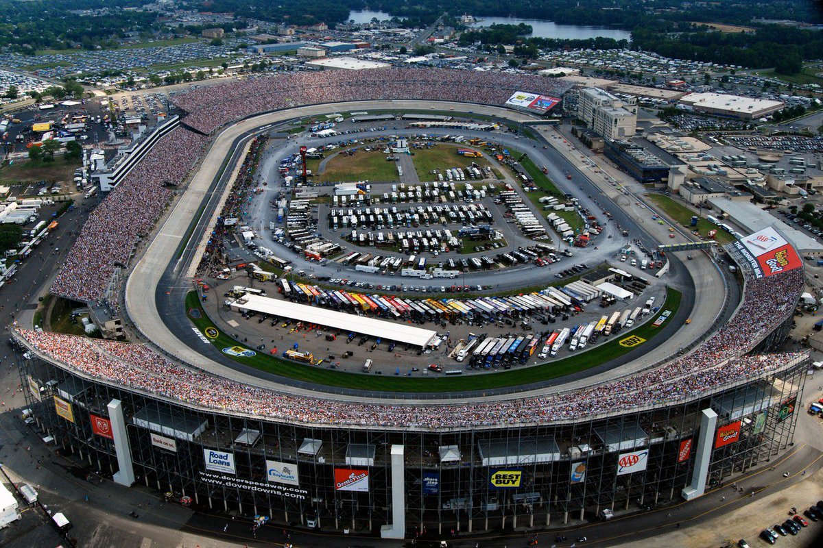 RaceDay_Report's tweet image. Percentage wise, Dover is definitely one of the tracks that has had the greatest amount of seats removed. It’s pretty wild at this point. 

2006 on the left vs. 2024’s race