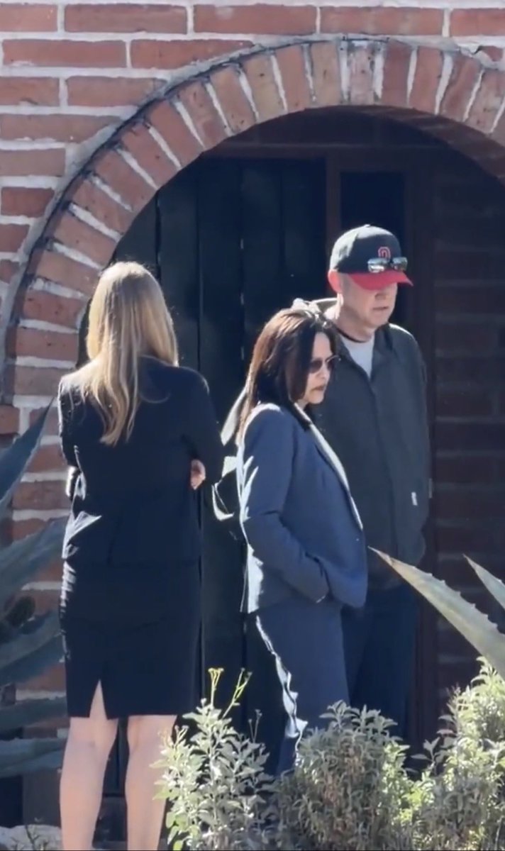 ⓒʜɪʟʟɪɴᴏɪꜱ tweet media