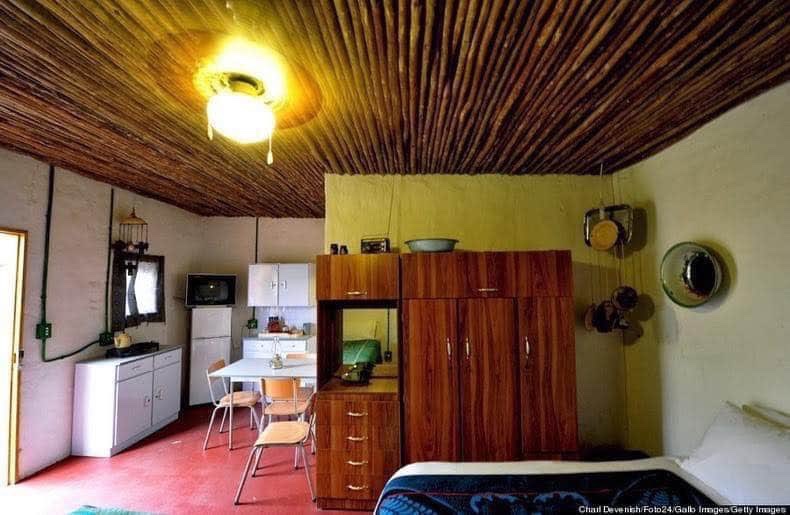 AdvoBarryRoux's tweet photo. Shanty Town hotel in Bloemfontein, South Africa. it's a fake slum themed resort designed for wealthy tourists to experience “poverty “life. https://t.co/zaGAOH9e0d