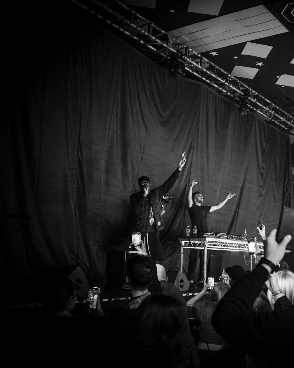 Star.One tweet media