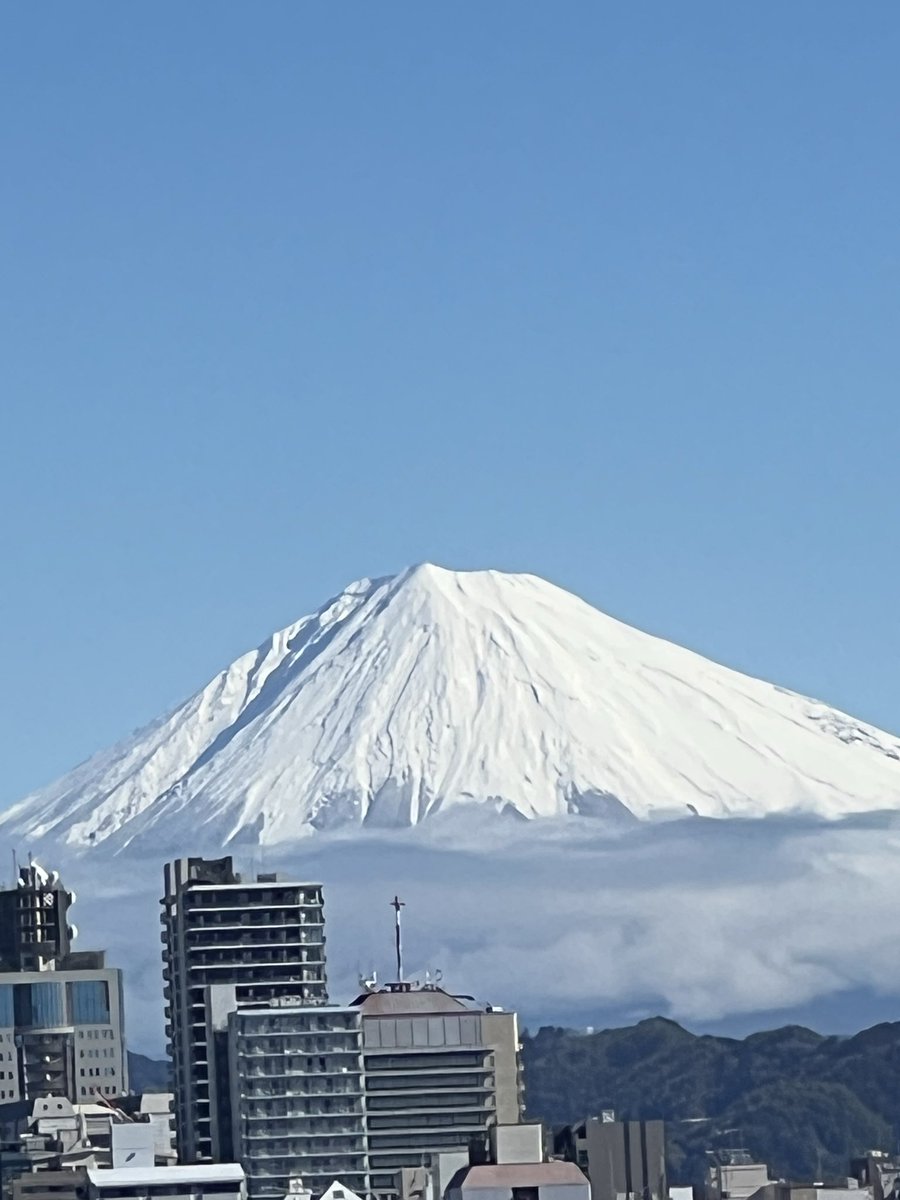 今日の富士山

雪が〜