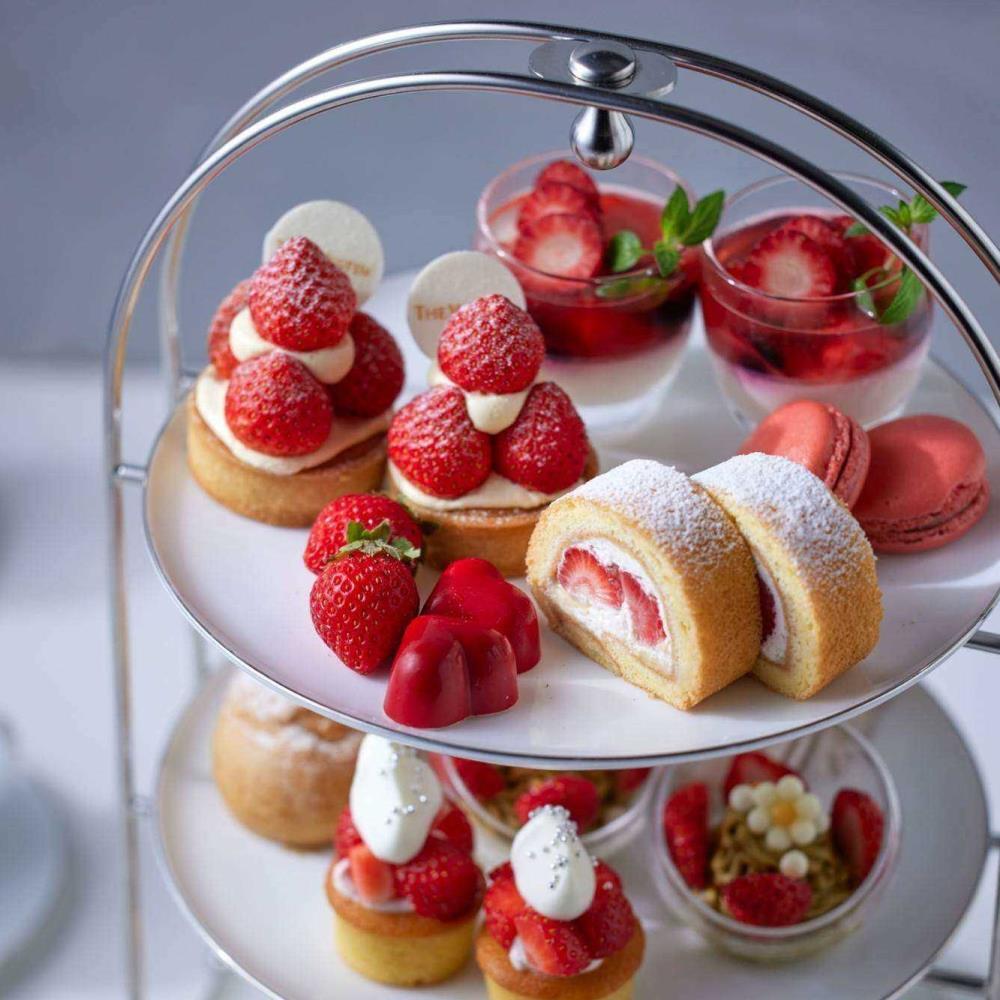 おひとりさま 貸切DAY！本日予約開始✨／ #夜桜 を眺めながら いちご