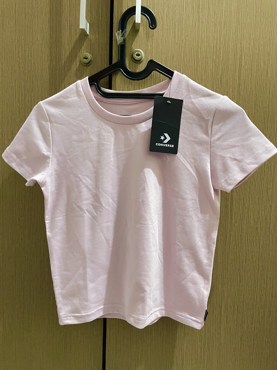 menanggapie's tweet photo. [WTS T SHIRT CONVERSE PINK PINKEU GEMAS] 🌸🥰

NEW!! ORIGINAL masih nempel tag
Ukuran XS 100k

Bisa CO 🍊

#wts #wanttosell #zonauang #zonajajan #wtsconverse https://t.co/mTYvyjanxB