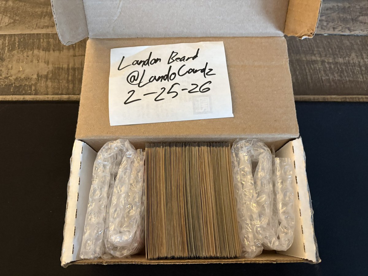 LandoCardz's tweet photo. @cardboardbst 1959 Topps partial set (113 cards)

$145 shipped (roughly $1.25 per card) https://t.co/y8spb4jj8T