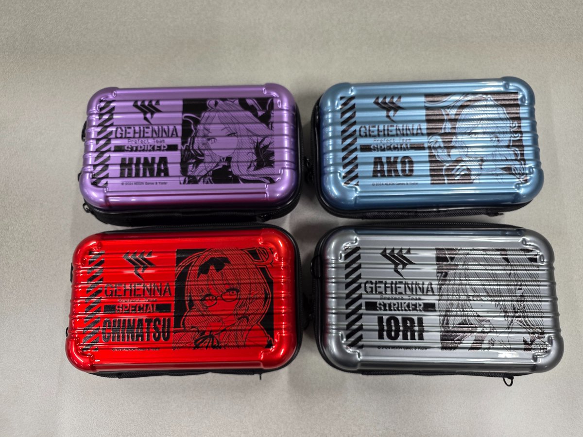 風紀委員会の生徒たちをテーマにした「旅行用キャリーケース」が出ていたこと、ご存知でしたか？
​初めて見ましたか？ なぜ旅行用なのに車輪がないのかって？
​さて、どうしてでしょうね……