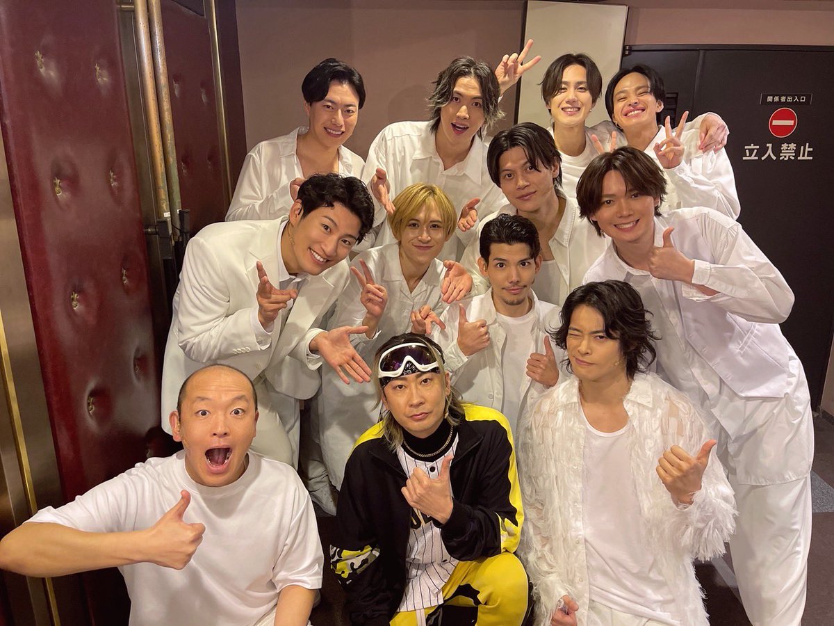 06AyKGDyk3N6Br6's tweet photo. 舞台「Showとコント」誰ひとりかけることなく完走できました！！本当にたくさんの方々の支えのおかげです。
みんなで、笑ってもがいて素敵な1ヶ月でした。ありがとうございました！！
#Showとコント https://t.co/V4r48znuJS
