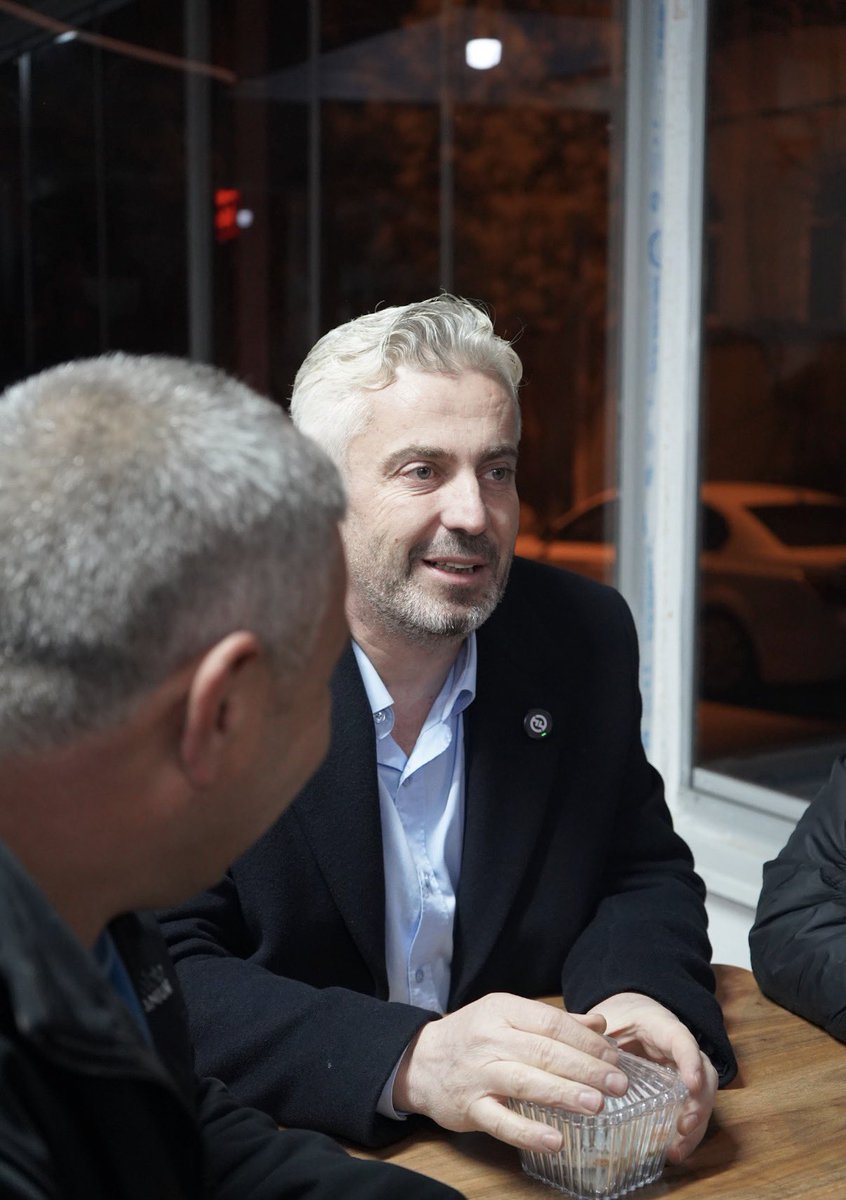 📍Hatipler Camii’nde kılınan teravih namazı sonrası dağıtılan salep ikramı sonrası  hemşehrilerimizle bir araya gelerek hasbihal ettik. ✨

Ramazan’ın birlik ve kardeşlik ruhunu hep birlikte yaşadık.💫

<a href="/Akparti/">AK Parti</a> <a href="/abuyukgumus/">Ahmet Büyükgümüş</a> <a href="/acarfaruka/">Faruk Acar</a> <a href="/ma_balikesir/">Mehmet Aydemir</a>