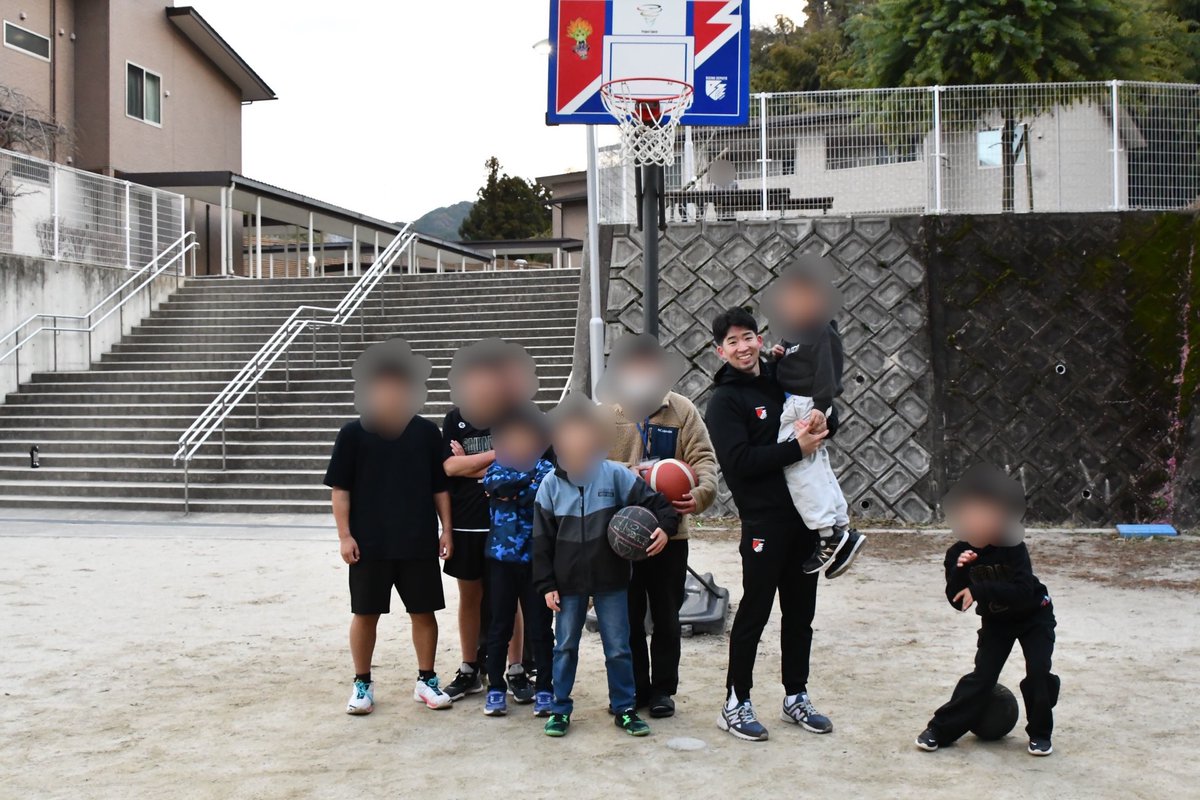 rz_fukuoka's tweet photo. â±â± ðProjectSpiralð â°â°
ãå¥åº·ã»çŠç¥ã»æè²ããããŒãã«ç€ŸäŒèª²é¡è§£æ±ºãç®æãã#ProjectSpiralãã®äžç°ãšããŠã#æç°åäœ éžæãå
ç«¥é€è·æœèš çŠå²¡åäŸã®å®¶ ã蚪åããŸããã
æ°æž©ã®äœãäžã§ããåã©ããã¡ã¯å
æ°ãã£ã±ãïŒ
å±å€ã§ãã¹ã±ããããŒã«ã楜ãã¿ãç¬é¡ããµããæéãšãªããŸããðâš
#ã©ã€ãžã³ã°ãŒãã¡ãŒãã¯ãªã« ã§ã¯ã2025-26ã·ãŒãºã³ãå
ç«¥é€è·æœèšã®åã©ããã¡ãããŒã ã²ãŒã ãžãæåŸ
ããŠããŸãã
ãã²ãŸãäŒå Žãžå¿æŽã«æ¥ãŠãã ããð£
#RZFããŒã ã¿ãŠã³æŽ»å
#ãããžã§ã¯ãã¹ãã€ã©ã«
#ã©ã€ãžã³ã°ãŒãã¡ãŒçŠå²¡