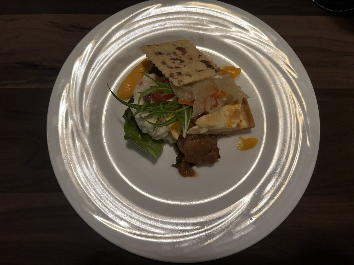 本日レストラン、Cafe＆BAR、シャルロットオープンしてます!

CafeBARは14:30-オープンです!

オードブルは季節によって使ってる素材が変わります🎶

ご来店お待ちしております⚓️🌊