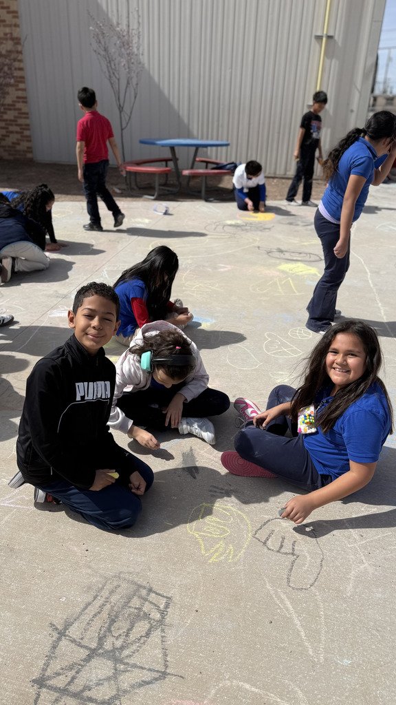 SagelandMicroES's tweet image. Scotties celebrated PBIS with chalk fun! 🎨 Thank you, Scotties, for following expectations and earning this special reward!
@SagelandMicro @AVillanueva_AP
#PBIS #ScottiePride #PositiveBehavior #ScottiesShine