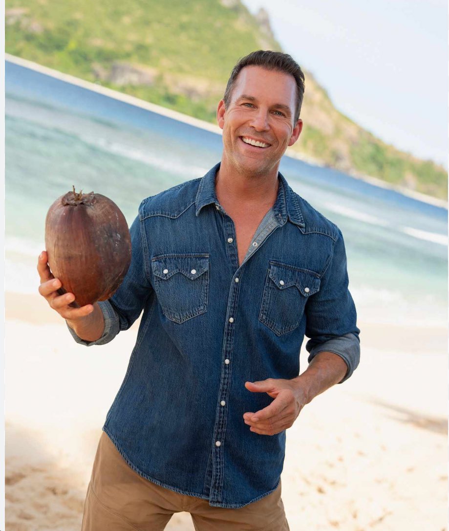 TheBigBroTea's tweet image. I just showed my dog some preseason interviews and he has a personal problem with Colby. Like he has a strong reaction and loses his mind every time this man comes on the TV screen 😭 #survivor50