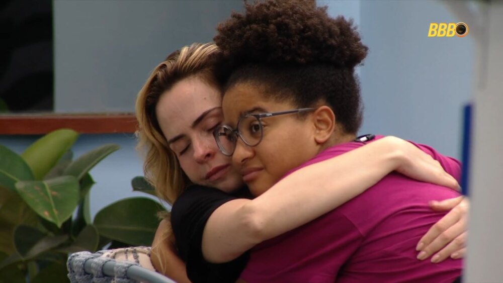 guuysimoes's tweet photo. a maldade não vai vencer! esse bando de participante sujo tramando expulsão da ana paula e milena pq não conseguem eliminar por voto popular… e elas que são desumanas né? elas que jogam sujo…

alô produção chama atenção!!!! o tadeu precisa intervir! https://t.co/qTS9J0oxql
