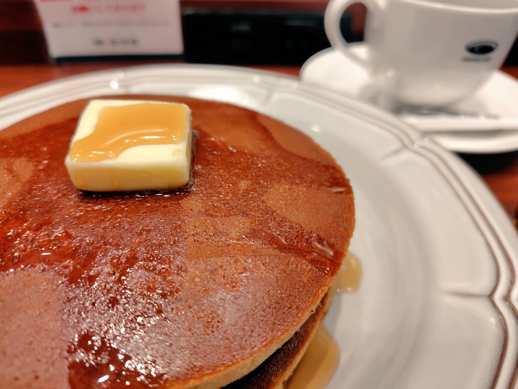 おはようございます
今日は材料の仕入れ
ここの珈琲とホットケーキ美味し😋💕
#モーニング
#珈琲館の銅板焼きホットケーキ 
#珈琲館