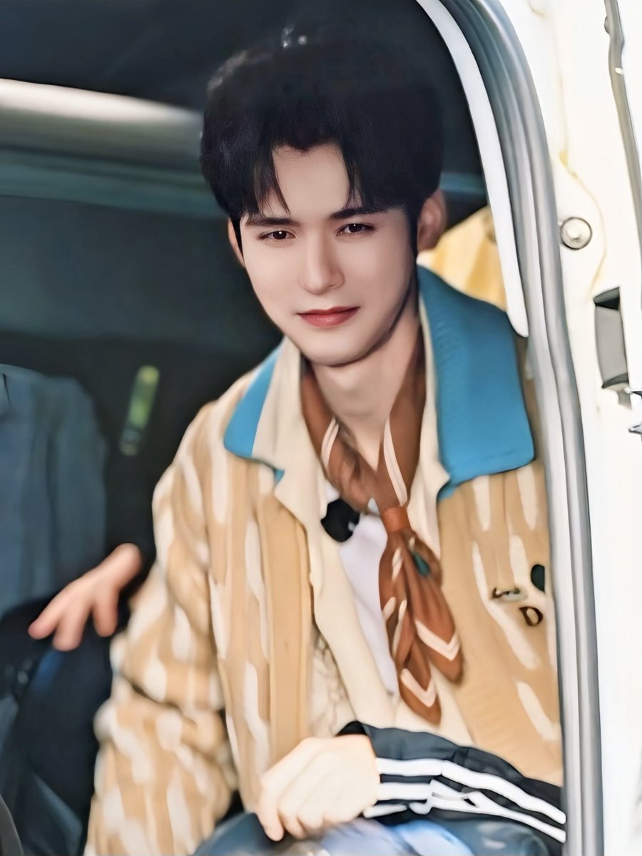 Look how cute he is
#GongJun