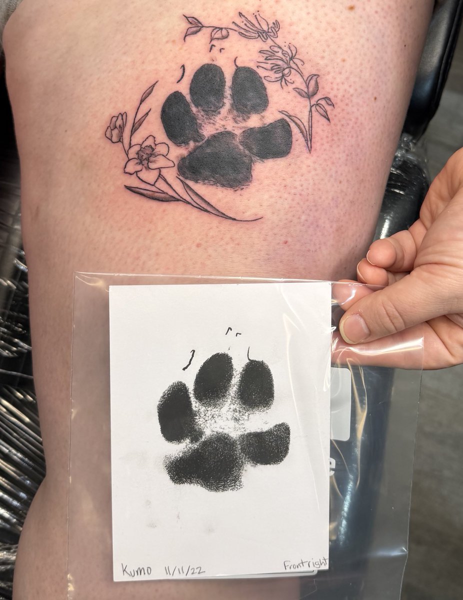 Lexidio_'s tweet photo. took two years but finally got kumo’s paw print done today for my birthday 🥳 now i got something to remember my best bud by forever https://t.co/nS635alr6r