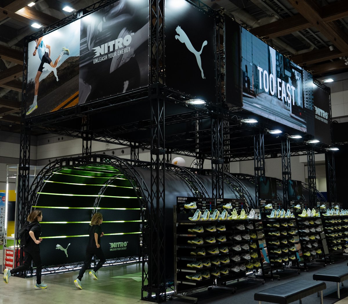 PUMA_JPN's tweet photo. いよいよ本日から🔥
東京マラソンEXPO 2026！！

期間中には発売開始後に即完となった人気レーシングモデル
「DEVIATE NITRO™︎ ELITE4」の
最新カラーモデルがどこよりも早く試せて購入も可能🔥
スピードモデル「DEVIATE NITRO™︎ 4」も👟
PUMAブースでお待ちしております🏃‍♂️🏃‍♀️

＜アナウンス📢＞
PUMAブースでは前回日本人トップでゴールした市山選手、
学生駅伝で活躍される城西大学のメンバー、
人気YouTuberたむじょーさんが特別ゲストとして来場予定！
◾️ 市山翼選手
◾️ 城西大学男子駅伝部
櫛部監督・小田選手・小林選手・柴田選手
◾️ YouTuber たむじょーさん
2/27（金）15:00〜予定

©︎東京マラソン財団
#東京マラソンEXPO2026
#tokyomarathon2026