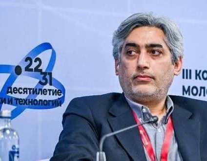 karimiyaldaa's tweet photo. نخبه هامون اینا بودن که دشمن ازمون گرفت نه اینایی که تو دانشگاه پرچم ایران رو آتش میزنن.
#دانشگاه_شریف https://t.co/Ag3nd0TY06