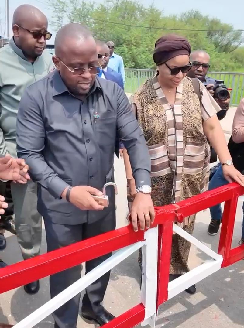 acprdcongo's tweet image. #RDC : le gouvernement de la République démocratique du Congo a dépêché mercredi une délégation à #Uvira, chef-lieu provisoire de la province du Sud Kivu, dans l’Est du pays, a appris l’#ACP de sources officielles. 

Cette délégation est conduite par le vice-Premier ministre en