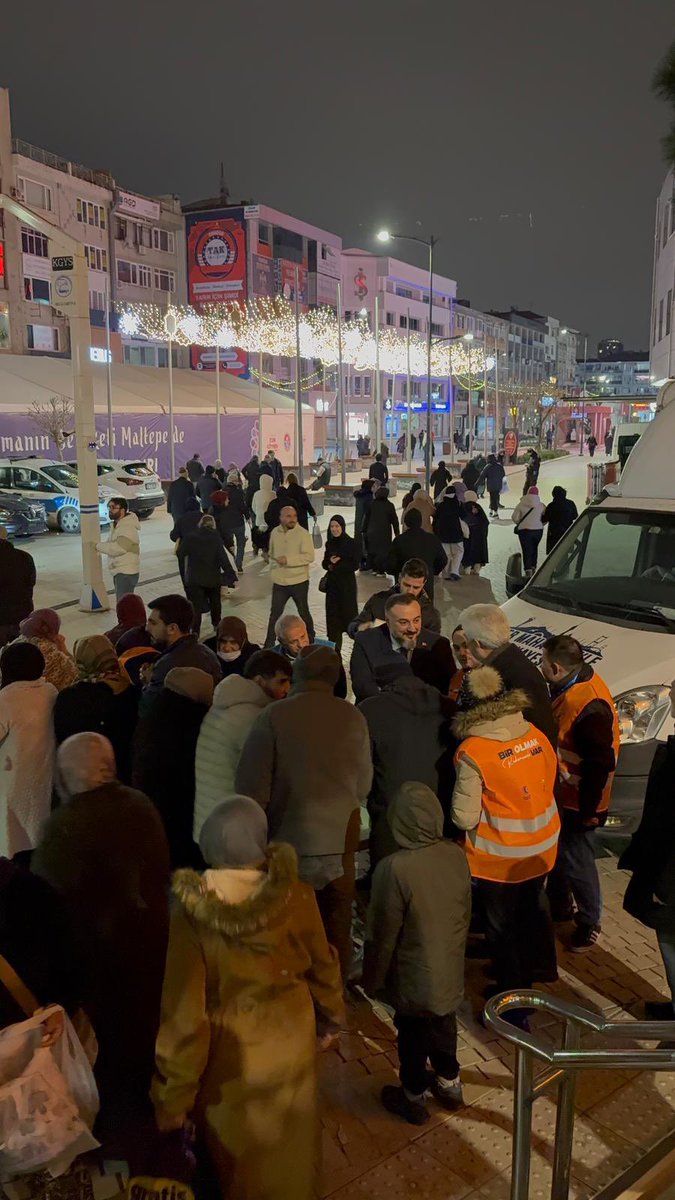 Behadir's tweet photo. Her gece Maltepe’nin her sokağında, her mahallesinde; her hikâyede milletimizle el ele, gönül gönüleyiz.

Bir olmak ruhumuzda var. AK Parti teşkilatları olarak hemşehrilerimizle birlikte yürümeye, birlikte üretmeye, birlikte güçlenmeye devam ediyoruz https://t.co/kmhmkKoDIk