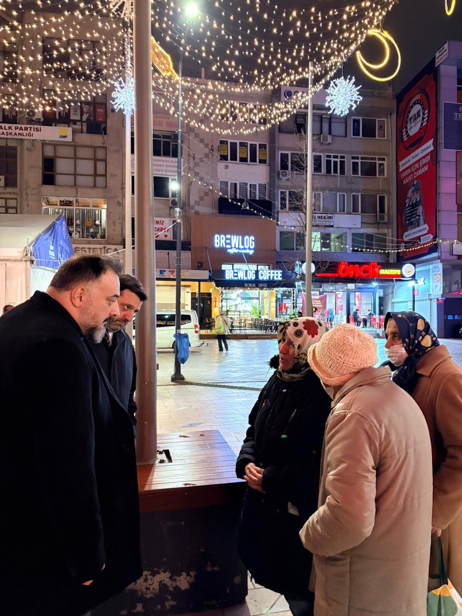 Behadir's tweet photo. Her gece Maltepe’nin her sokağında, her mahallesinde; her hikâyede milletimizle el ele, gönül gönüleyiz.

Bir olmak ruhumuzda var. AK Parti teşkilatları olarak hemşehrilerimizle birlikte yürümeye, birlikte üretmeye, birlikte güçlenmeye devam ediyoruz https://t.co/kmhmkKoDIk