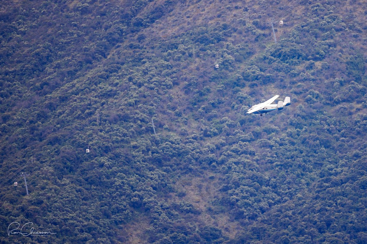 Rsonphoto's tweet photo. Este avión sobrevoló alrededor del norte de Quito esta tarde. ¿Alguna idea?  #Quito https://t.co/bByDm9Mcrv