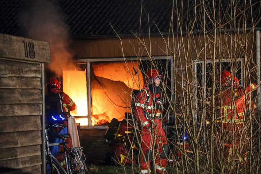 Uitslaande woningbrand in Muntendam snel onder controle