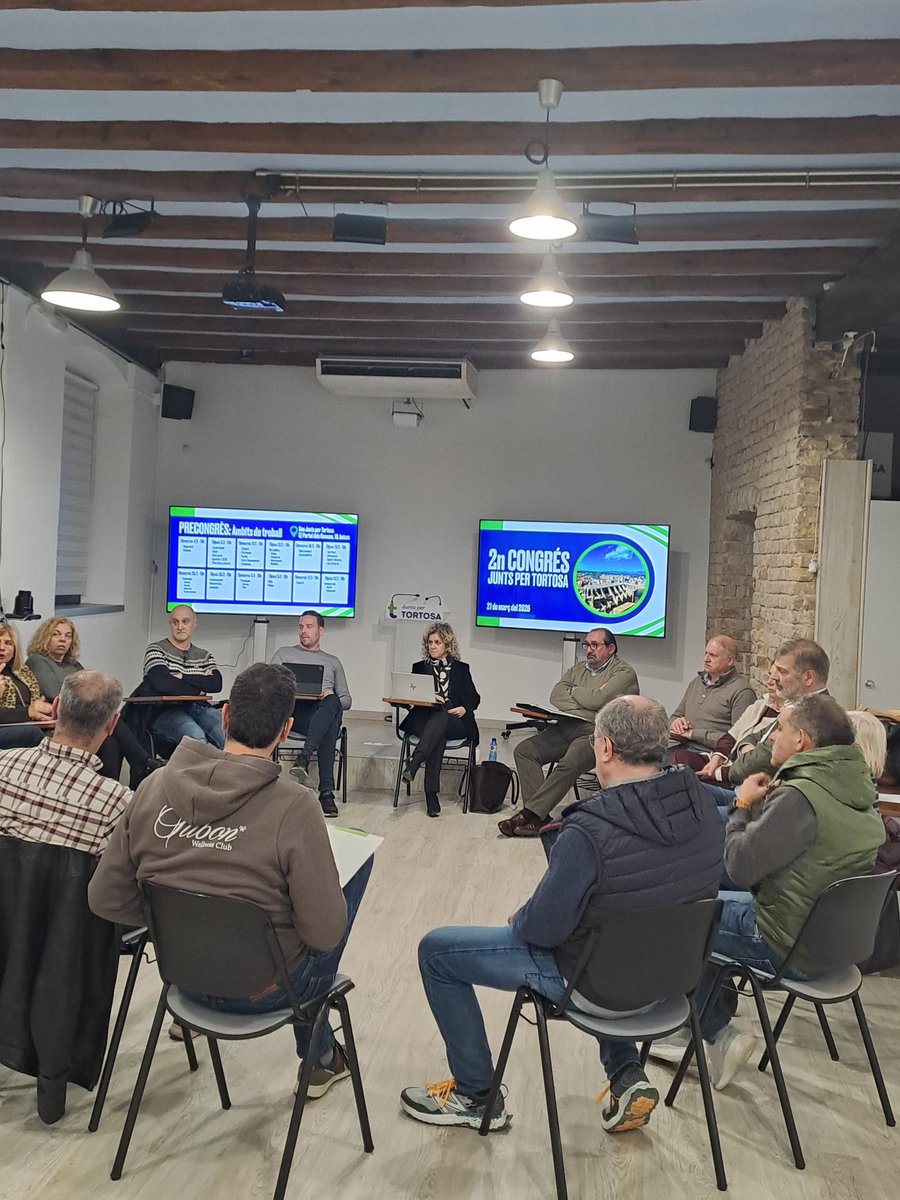 Des de <a href="/juntspertortosa/">Junts per Tortosa</a> seguim treballant i recollint propostes per a #Tortosa.  Avui hem parlat d'Economia , indústria, sector primari, comerç i serveis.  Gràcies a tots els que heu assistit i gràcies per les vostres aportacions, especialment als comerciants de diferents barris
