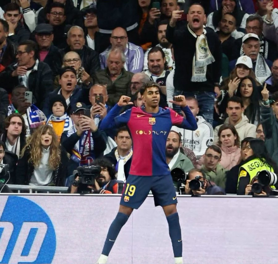 Aficionados del Real Madrid en el Bernabéu esta noche: "NO AL RACISMO"

La misma afición que abusó racialmente de un niño de 17 años solo porque les marcó

Hipócritas