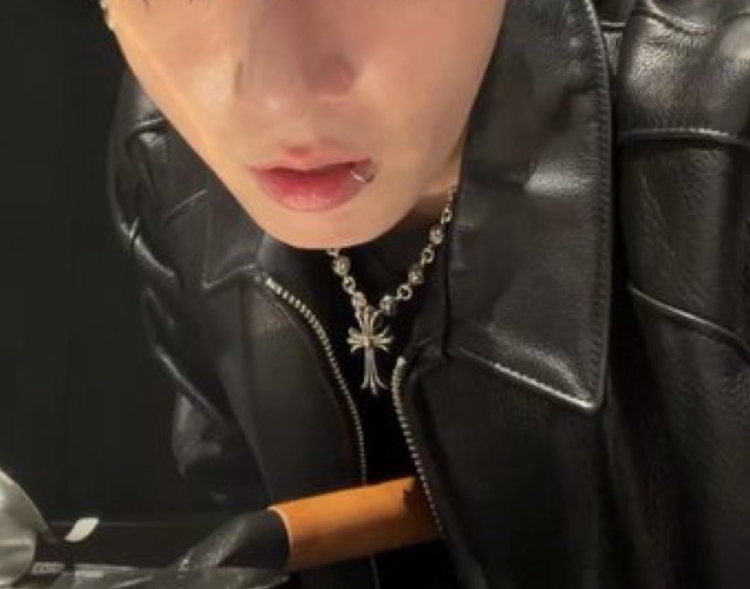 the cross necklace the dynamic oh my lorddd what in the BROKEN DOLLIES