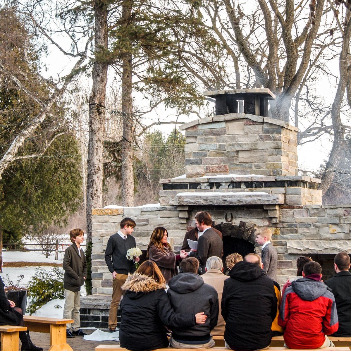 Stone fireplace at The Gardens of Castle Rock - a Minnesota Wedding and Event Center -
📸 thegardensofcr #TwinCitiesWedding #MNWeddingIdeas #MNGardenWedding #GardenWedding #TheKnot #MNBride buff.ly/sYuenAe